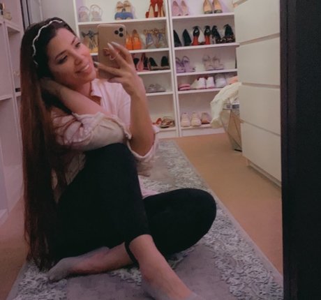 Mizz Ellaa Asmr