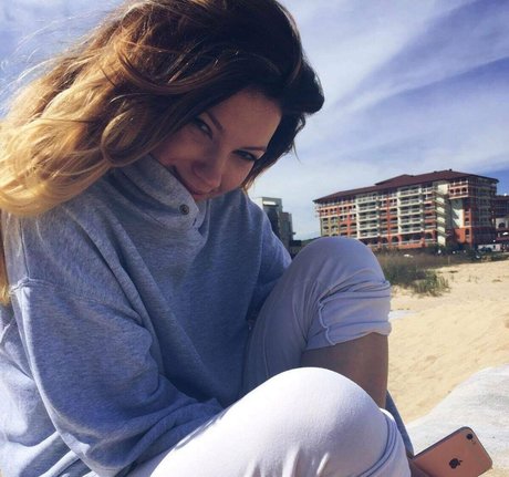 Alasti lekkinud OnlyFans-i pilt Lecsylexy