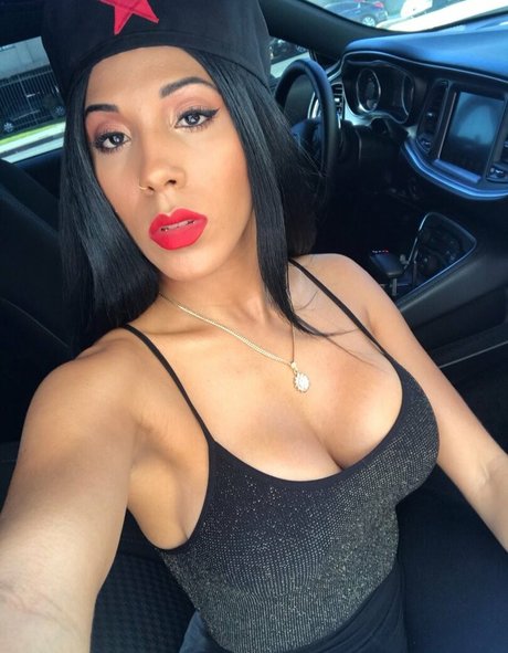 Naken läckt OnlyFans-bild av Jenn Morel