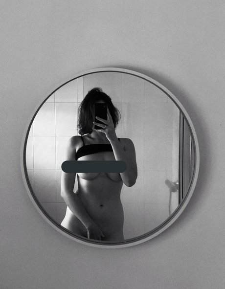 Foto di nudo di fuga di OnlyFans di Katevmodel