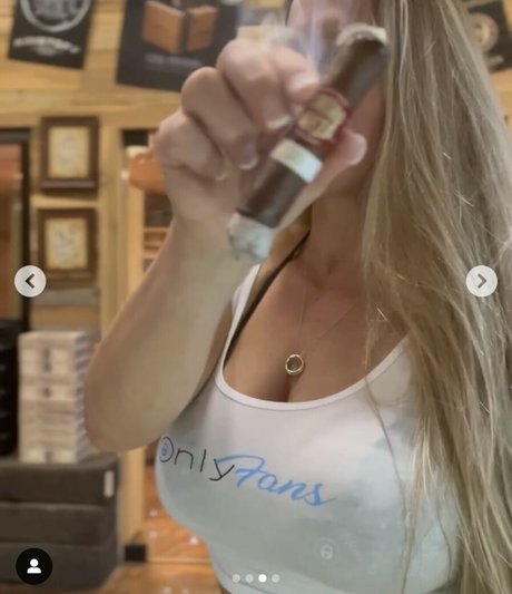 Обнаженная фотография утечки OnlyFans от Iheartcigars
