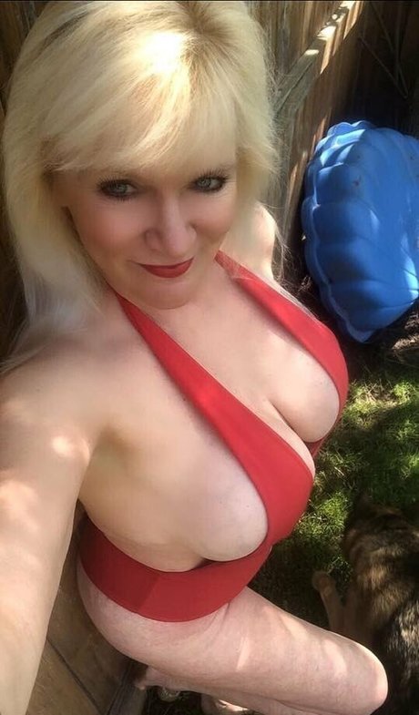 Sandie Lee