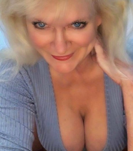 Sandie Lee