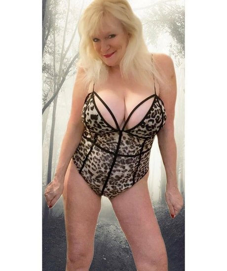 Sandie Lee