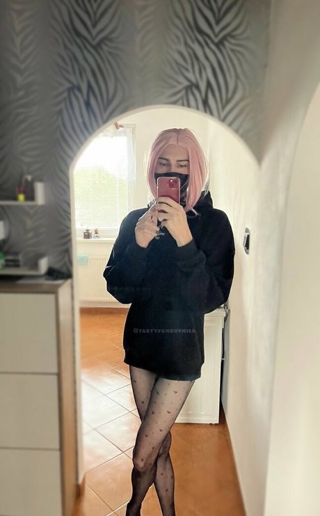 Nacktes geleaktes OnlyFans-Foto von Narreku