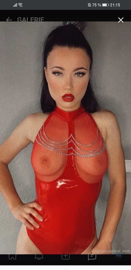 Обнаженная фотография утечки OnlyFans от Lylou Black