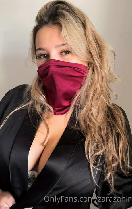 Nacktes geleaktes OnlyFans-Foto von Zara Zahir
