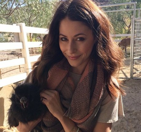 Amanda Crew