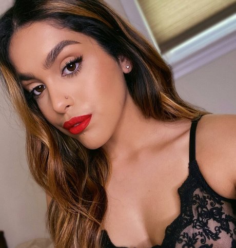 Обнаженная фотография утечки OnlyFans от Henna Sharee