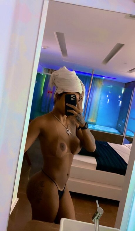 Foto di nudo di fuga di OnlyFans di Beatriz Costa