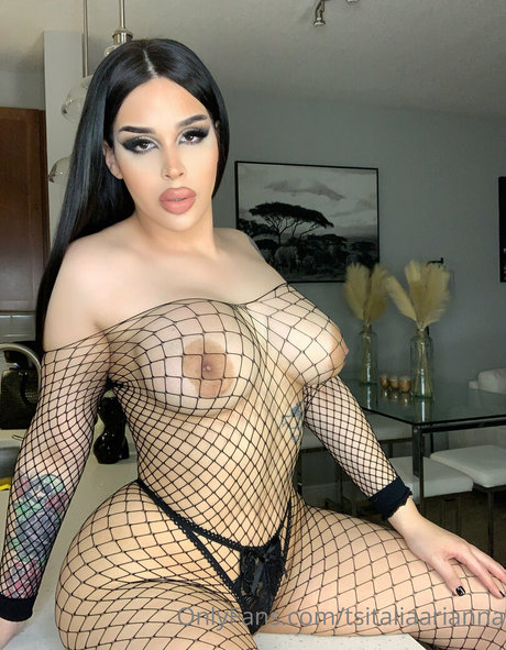 Обнаженная фотография утечки OnlyFans от Italia Arianna