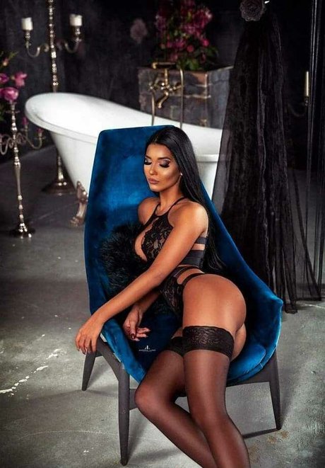 Naakte gelekte OnlyFans-foto van Annie Smile