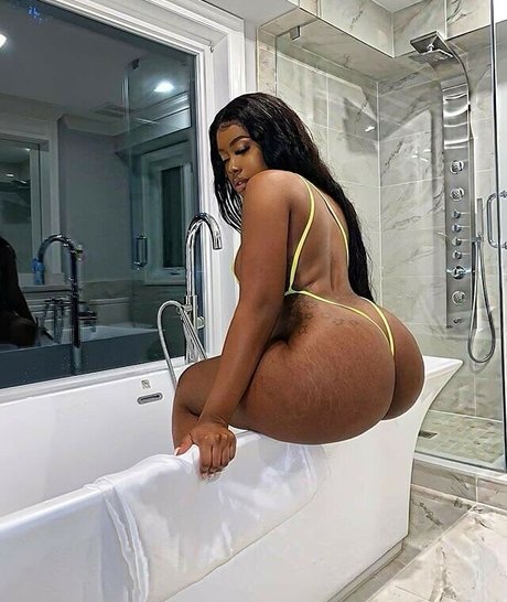 Alasti lekkinud OnlyFans-i pilt Alana Walters