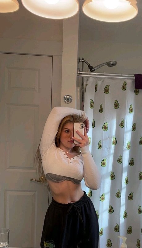 Naken läckt OnlyFans-bild av Lauren Suzaanne