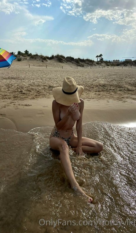 Alaston vuotanut OnlyFans-kuva Viki Keepu