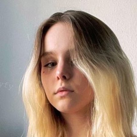 Alasti lekkinud OnlyFans-i pilt Peachysindy