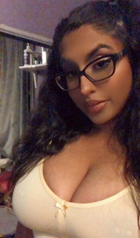 Alaston vuotanut OnlyFans-kuva Ninathepony