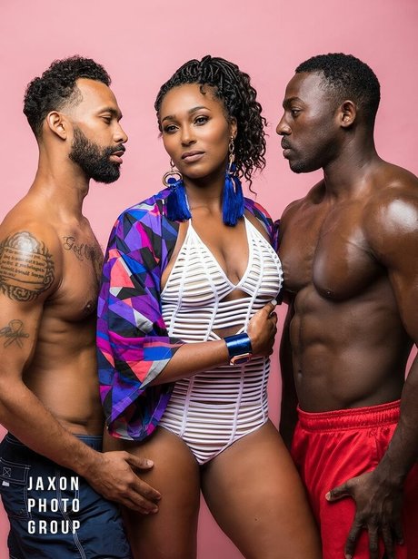 Обнаженная фотография утечки OnlyFans от Dr Ebonie Vincent