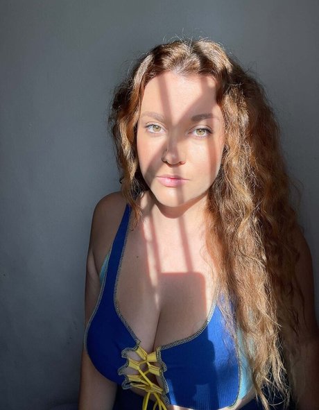 Carmen Curvy