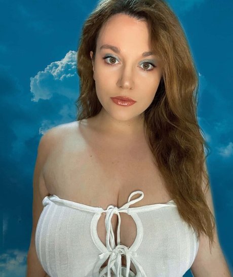 Carmen Curvy