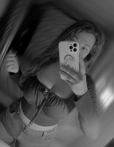 Photo nue de fuite OnlyFans de Carmen Curvy
