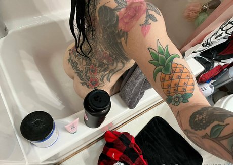 Alaston vuotanut OnlyFans-kuva Little Doll