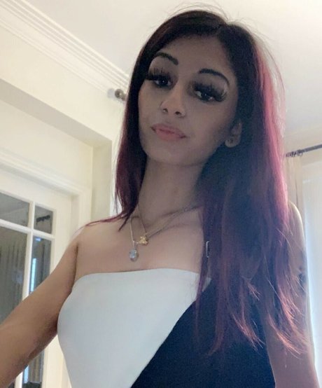 Naken lekkede OnlyFans-bilde av Bhavika Shah