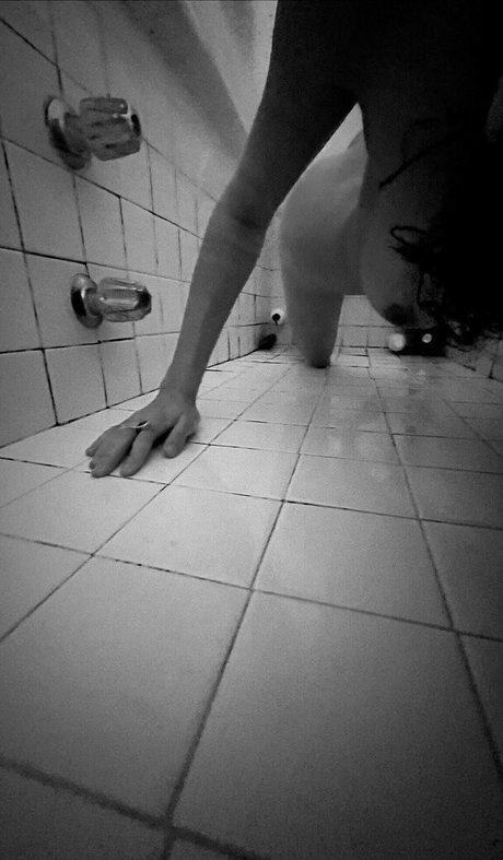 Nacktes geleaktes OnlyFans-Foto von Vivienneonline