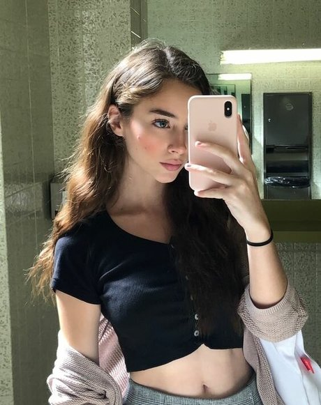 Foto desnuda filtrada de OnlyFans de Sharkgirlkate