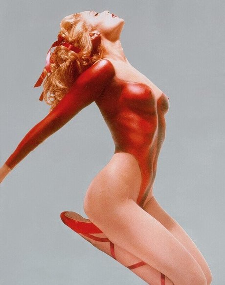 Naken läckt OnlyFans-bild av Elizabeth Berkley