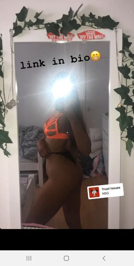 Naken lekkede OnlyFans-bilde av Rxbynx