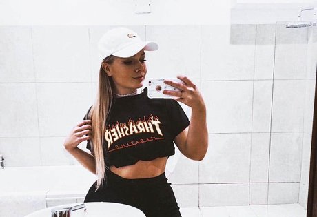 Nahá fotka uniklých OnlyFans od Emmahaggstrom