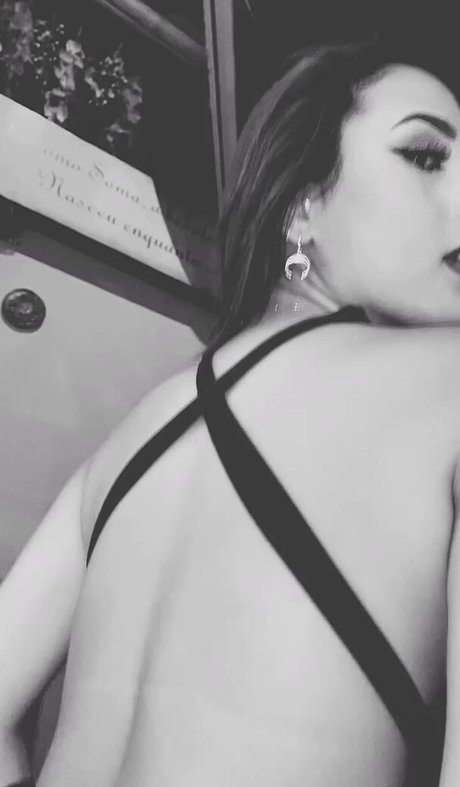Alaston vuotanut OnlyFans-kuva Laura Victoria