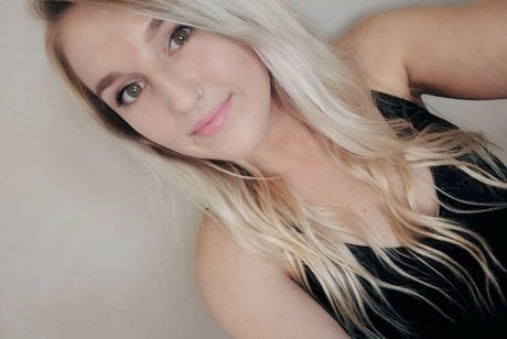 Обнаженная фотография утечки OnlyFans от Darbvader