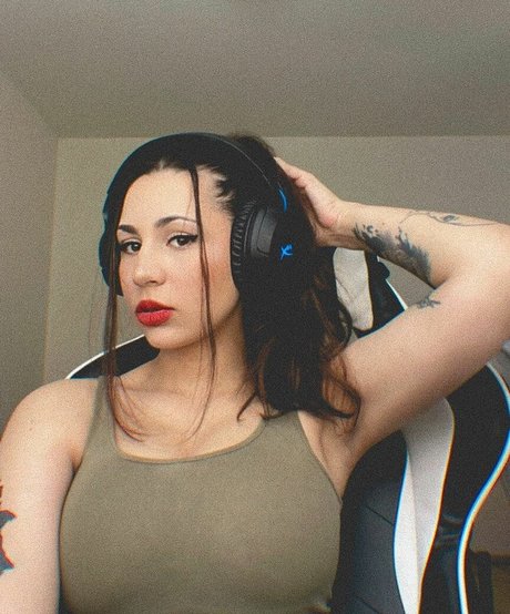 Naakte gelekte OnlyFans-foto van Vereunka