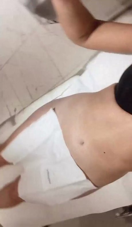 Nacktes geleaktes OnlyFans-Foto von Helen Scott