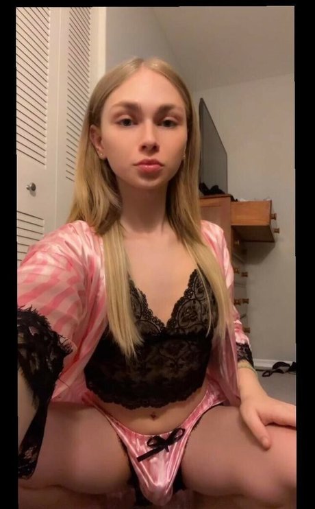 Alasti lekkinud OnlyFans-i pilt Fragilesnowflakexo