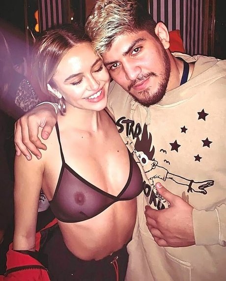 Naakte gelekte OnlyFans-foto van Belle Hamlin