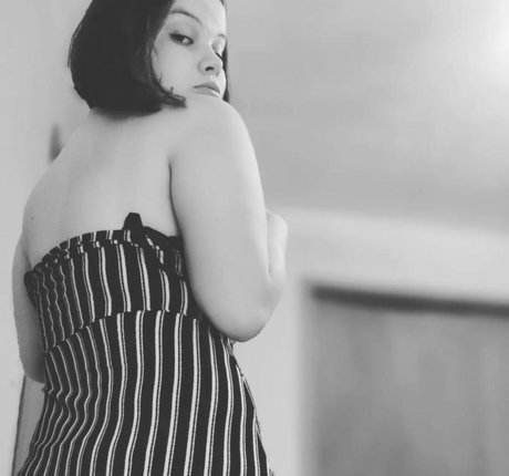 Naakte gelekte OnlyFans-foto van Croline Cpelri