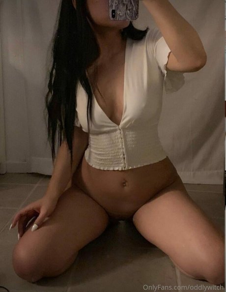 Обнаженная фотография утечки OnlyFans от Oddlywitch