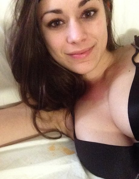 Naken läckt OnlyFans-bild av Katie Broad