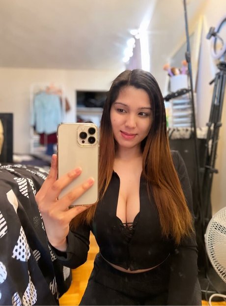 Nøgent lækket OnlyFans-billede af Sabrina Chelsiee Cargo