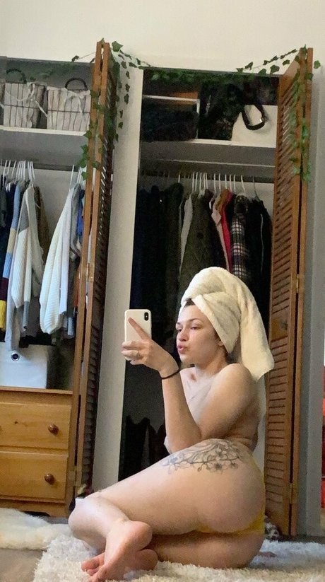 Nacktes geleaktes OnlyFans-Foto von Maddiry14