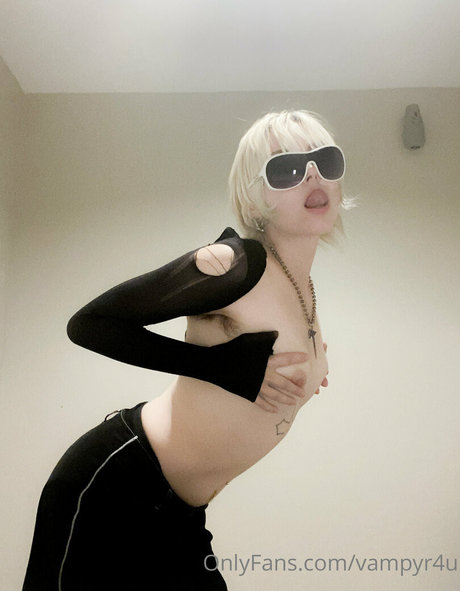 Naken lekkede OnlyFans-bilde av Vampyr4u