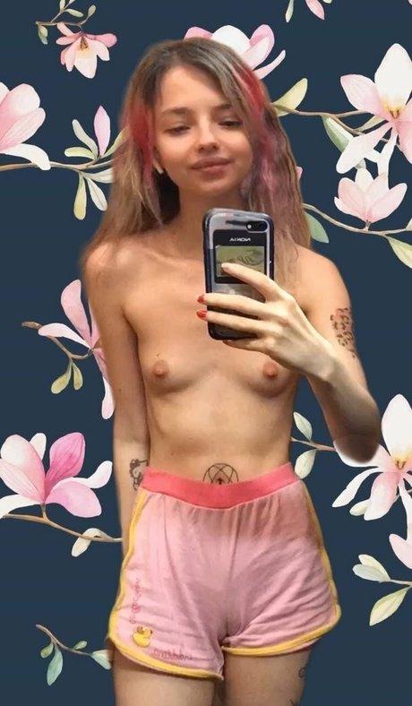 Foto di nudo di fuga di OnlyFans di Yesterdaisygirl