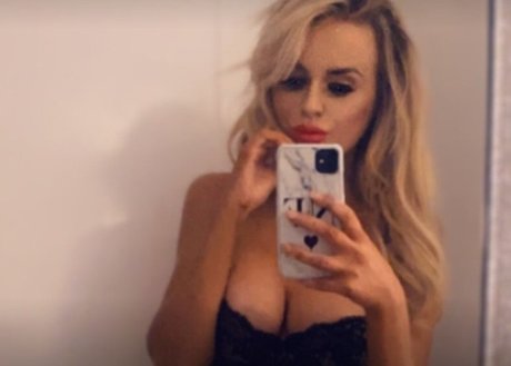 Naakte gelekte OnlyFans-foto van Nicole Farrell Edinburgh