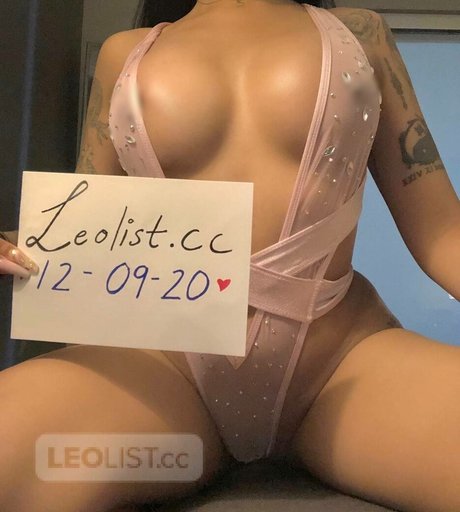 Naken lekkede OnlyFans-bilde av Olivia Sky