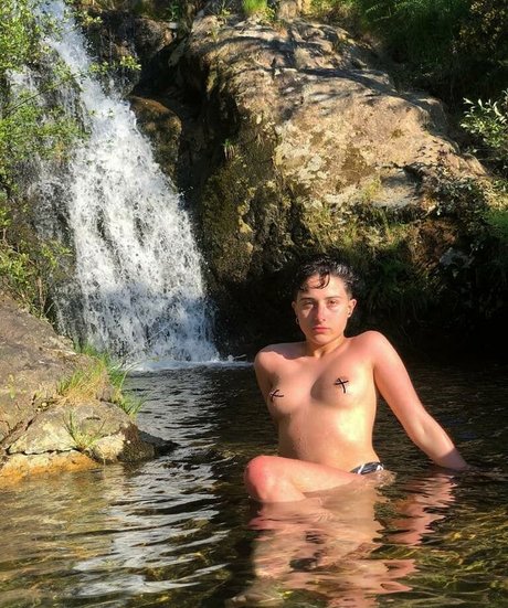 Naken läckt OnlyFans-bild av Laubrasil