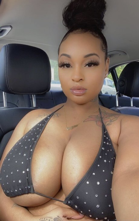Naken läckt OnlyFans-bild av Itsnayhoee