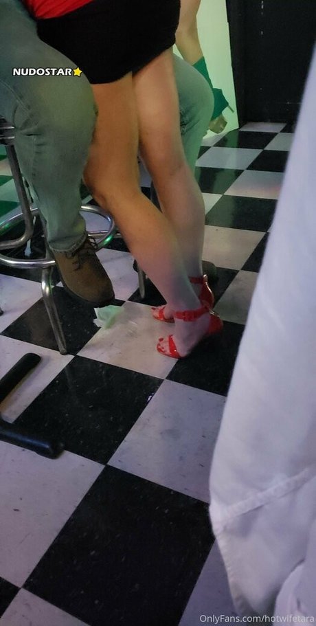Nahá fotka uniklých OnlyFans od Hotwifetara